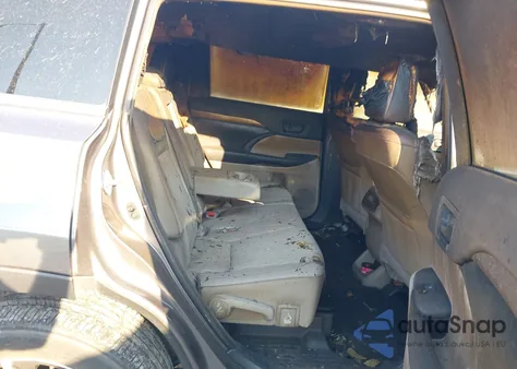 2019 Toyota Highlander Le Plus from USA, damaged, VIN 5TDZZRFH5KS357219